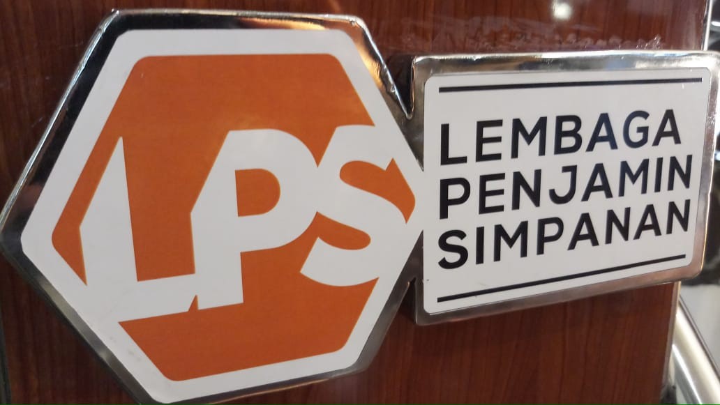 Anggota Dewan Komisioner Lembaga Penjamin Simpanan menegaskan aturan pemblokiran rekening sudah dicabut.