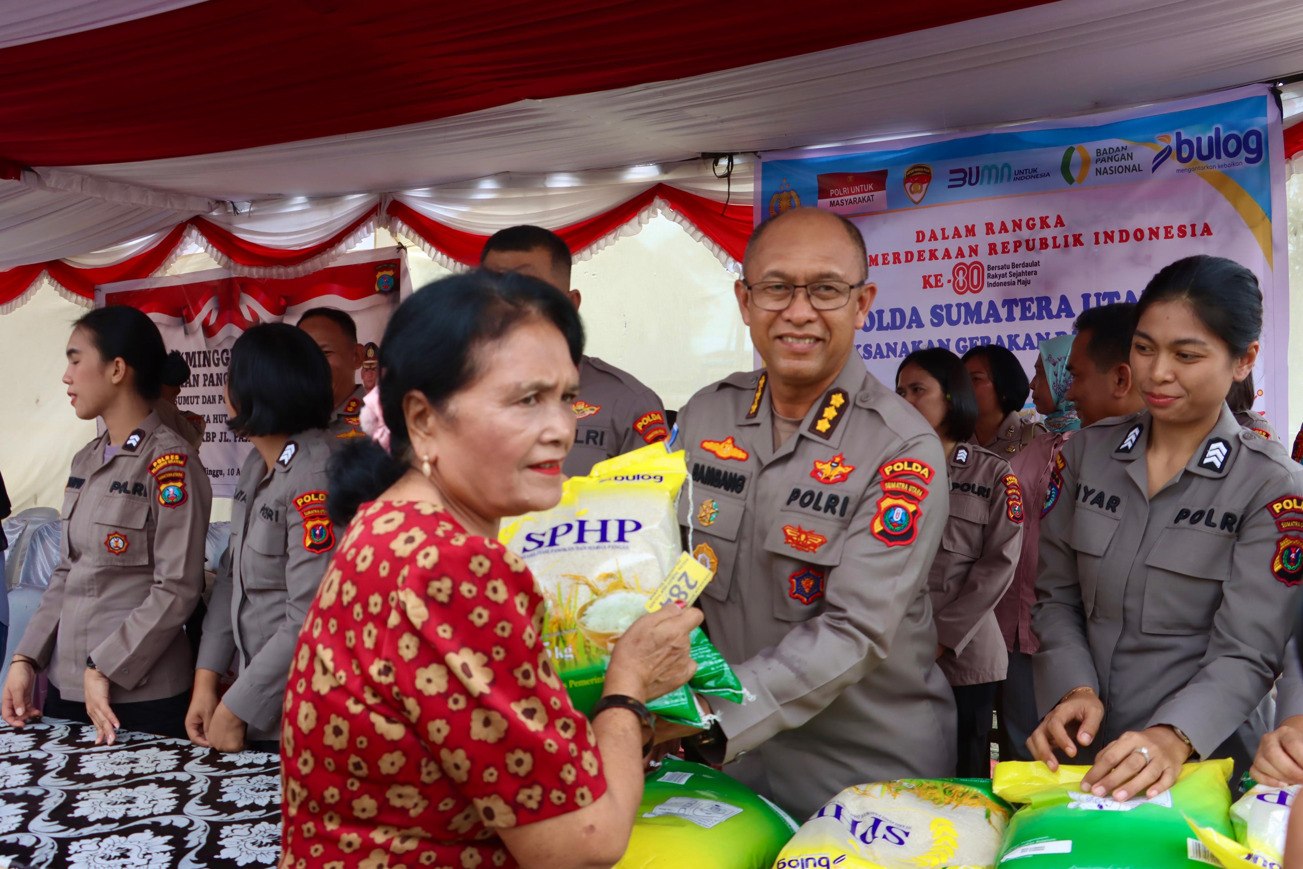 Polda Sumut bersama Polres Pelabuhan Belawan saar melaksanakan kegiatan Minggu Kasih dan GPM, di Gereja HKBP Pajak Baru Belawan, Minggu (10/8).
