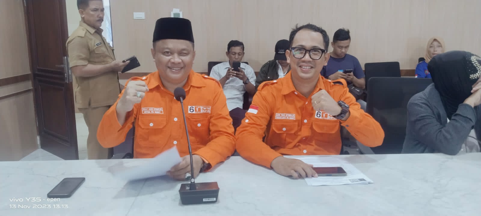 etua Exco Partai Buruh Sumut, Willy Agus Utomo didampingi Sekretaris, Ijon Tuah Hamonangan Purba. (Sumut Pos/Dokumen Pribadi)