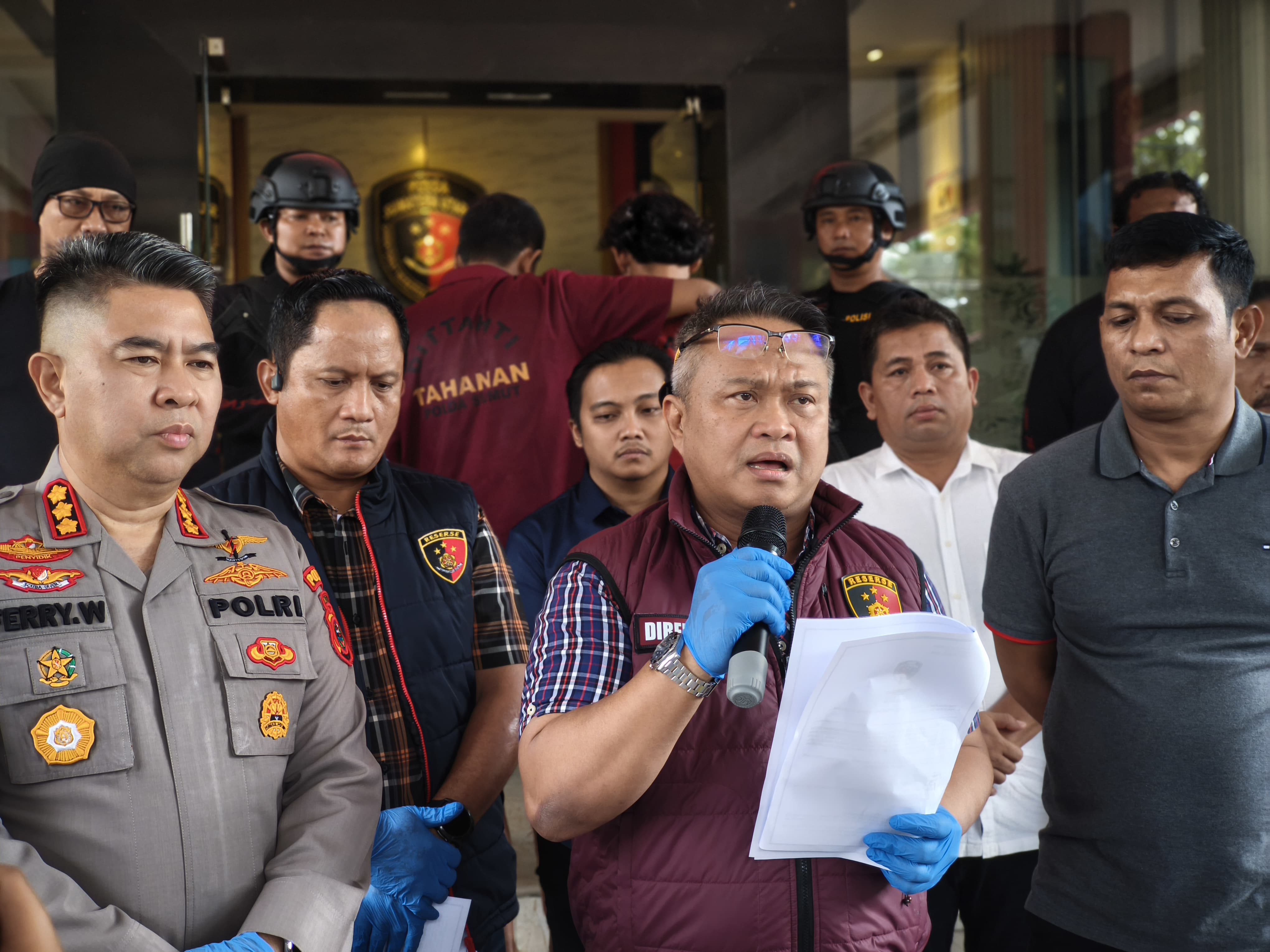 PENCULIKAN: Direskrimum Polda Sumut Kombes Pol Ricko Taruna Mauruh saat memaparkan kasus penculikan dan pembunuhan sadis. Sumut Pos/Dokumen Pribadi