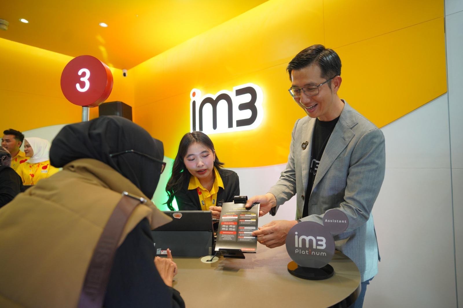 JELASKAN: Manajemen Indosat IM3 saat menjelaskan tentang produk IM3. (Dok: Indosat)