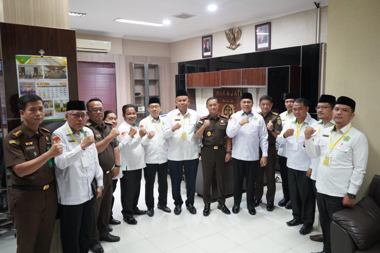 Kepala Kantor Wilayah Kementerian Agama Provinsi Sumatera Utara, H. Ahmad Qosbi, S.Ag., MM dan jajaran berkunjung ke Kejati Sumut.