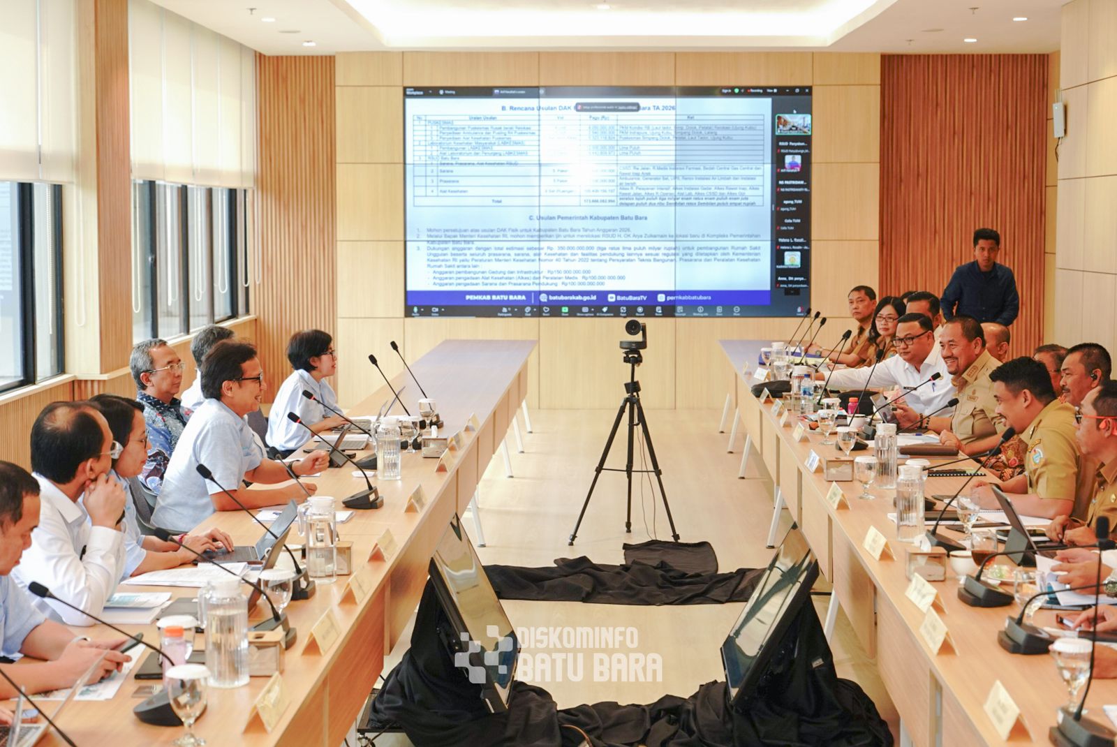 Bupati Batubara H Baharuddin dengan OPD saat ekspos  dihadapan  Menkes  RI  Budi Gunadi Sadikin  dan Jajaran  Tim Kemenkes RI terhadap usulan  rumah sakit  Unggulan.