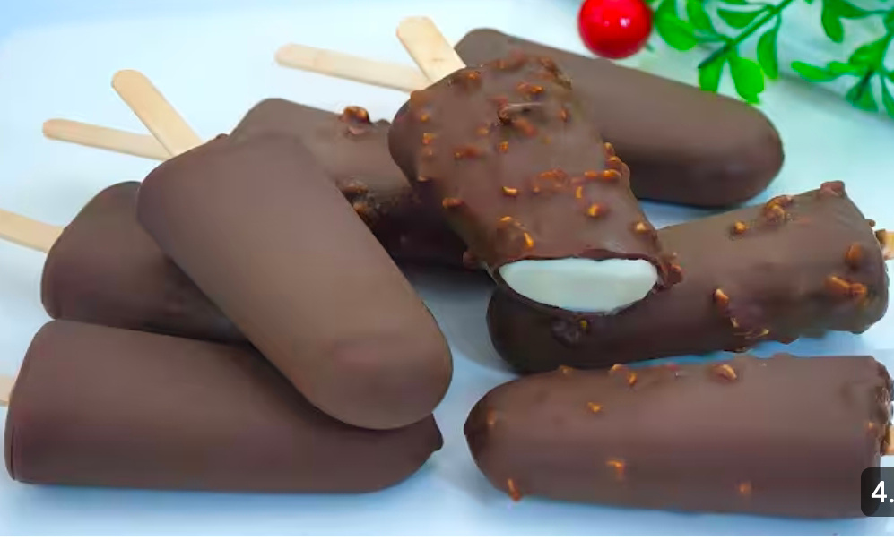 Es cream. (tangkapan layar Youtube Delmira&nbsp;Cooking).