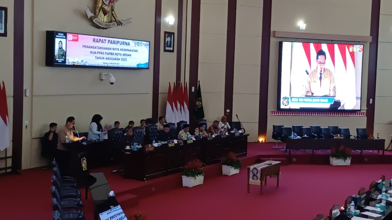 Wali Kota Medan, Rico Waas menyampaikan pidatonya usai penandatanganan KUA-PPAS P-APBD Kota Medan Tahun 2025.  (Markus Pasaribu/Sumut Pos)