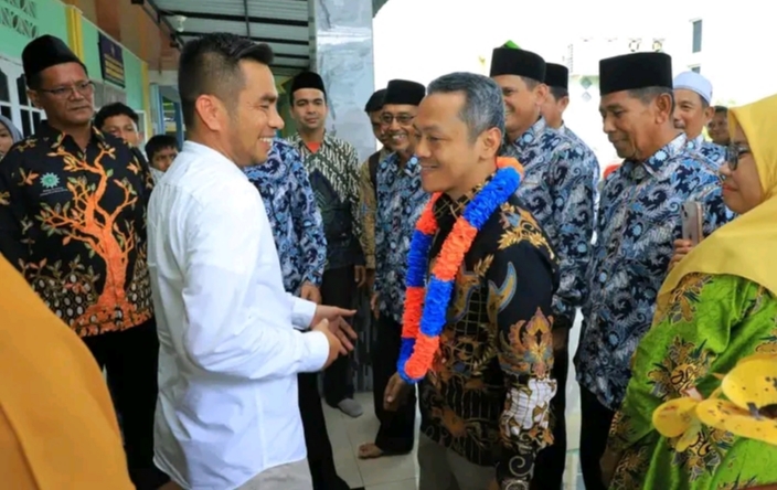 Wakil Bupati Labura,  H. Samsul Tanjung sambut kunjungan kerja Wakil Menteri Pendidikan Dasar dan Menengah, Dr. Fajar Riza Ul Haq, M.A. (Indra/Sumut Pos)