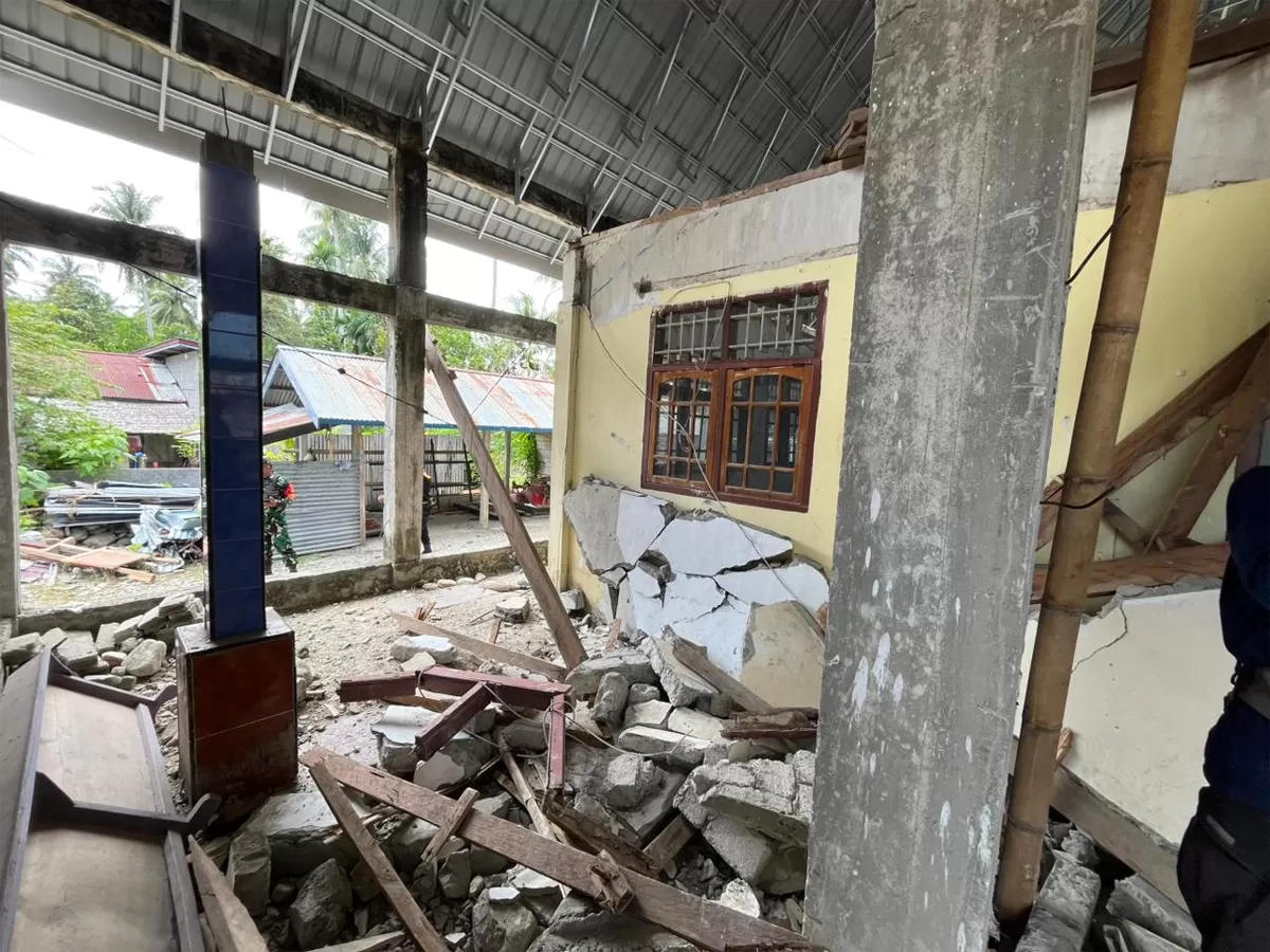 RUSAK: Rumah di Poso rusak akibat gempa 5,7 skala richter. (Dok: BNPB)