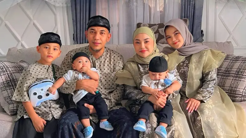 Mpok Alpa dan keluarganya. (Dok: instagram)