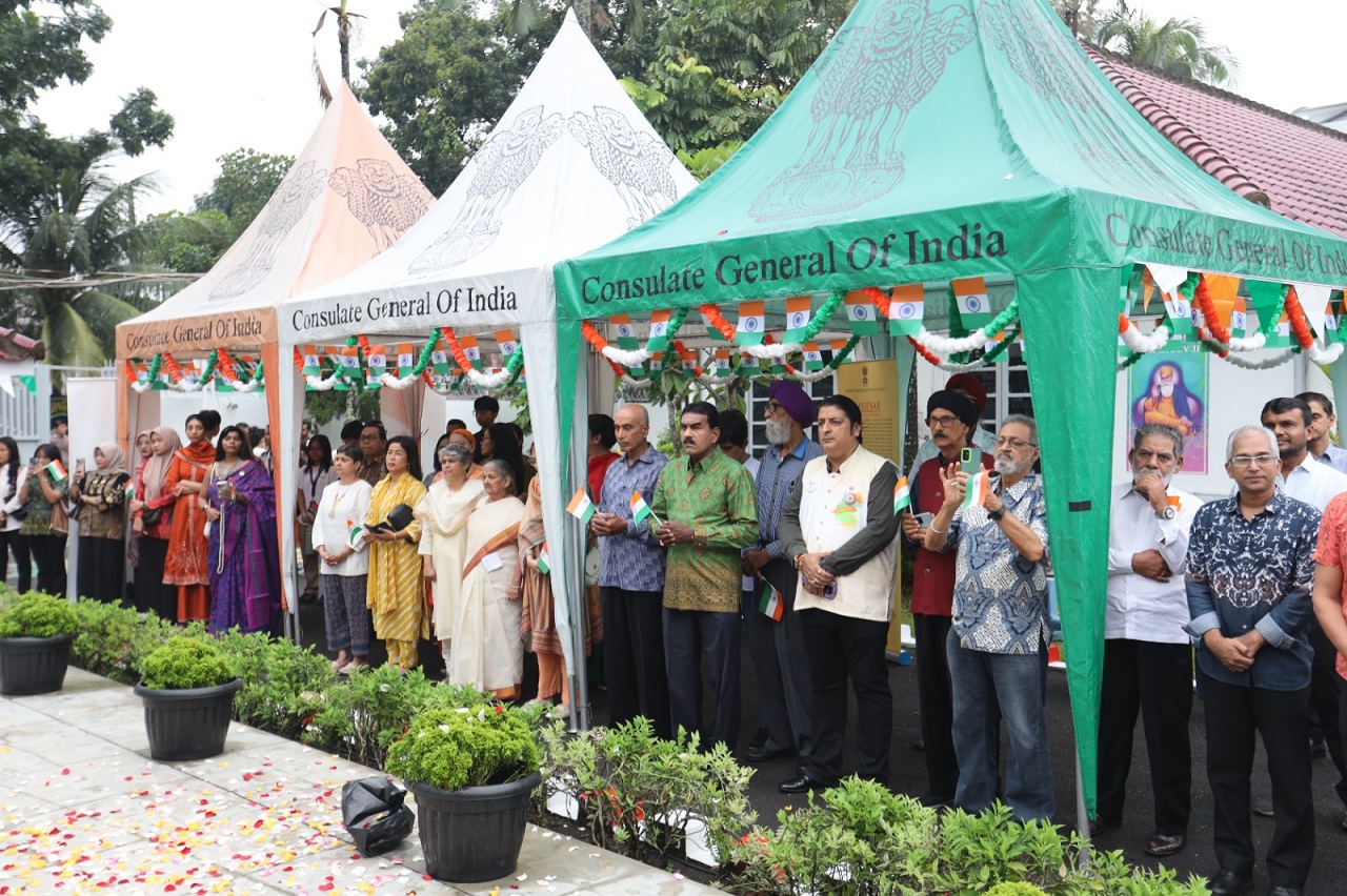 Perayaan Hari Kemerdekaan ke-79 India di halaman Konsulat.