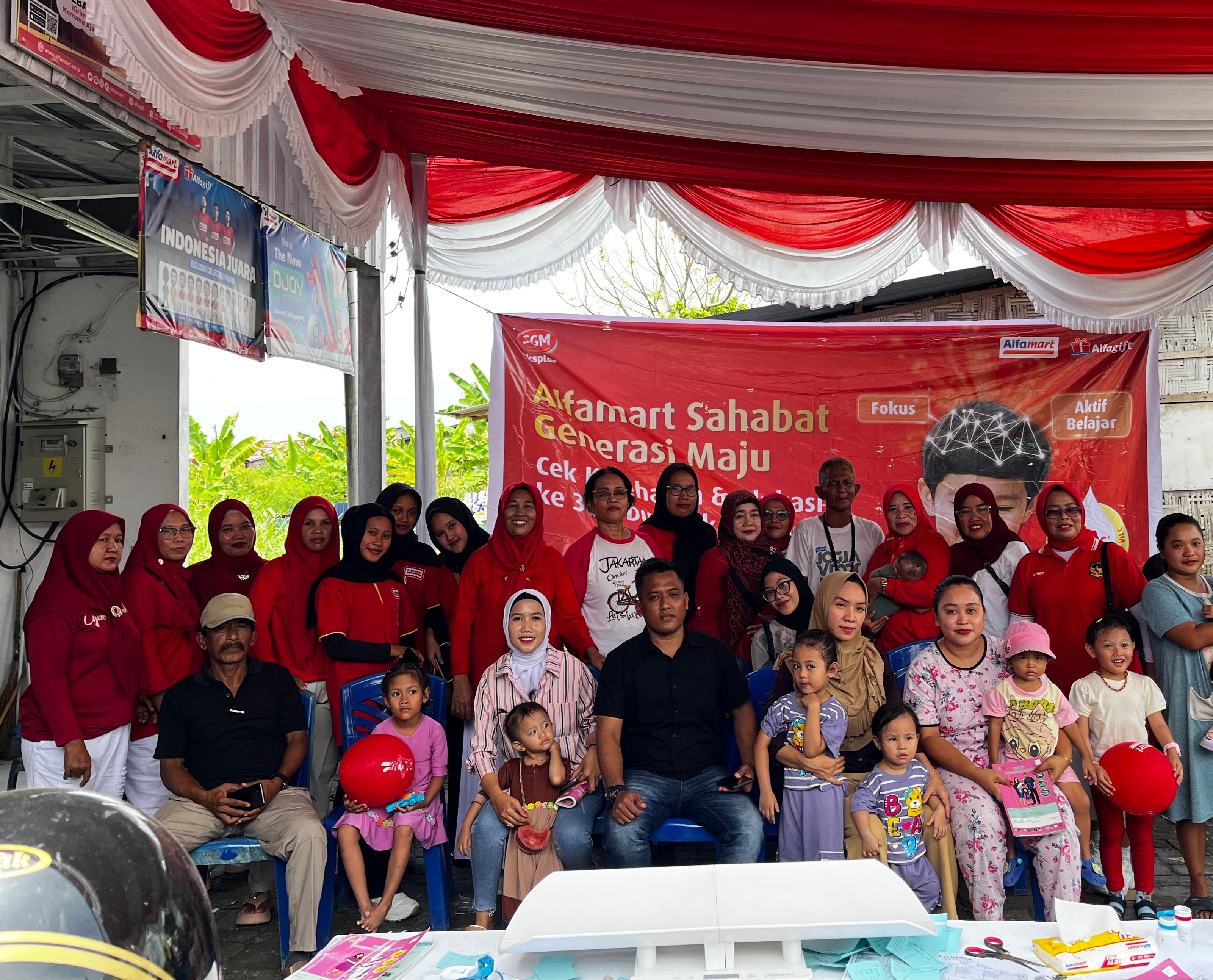 HADIR: Alfamart Sahabat Generasi Maju hadir di Marendal Dusun Tujuh, Patumbak, Deliserdang, Sabtu (16/8/2025). (Dok: Alfamart)