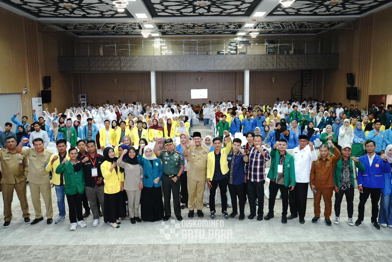 Bupati Batubara H Baharuddin Siagian saat hadiri Silaturahmi Akbar dan Dialog Publik Mahasiswa Batubara  dengan  Pemerintah Kabupaten Batubara digelar, Selasa (19/8/2025). (Liberti/Sumut Pos)