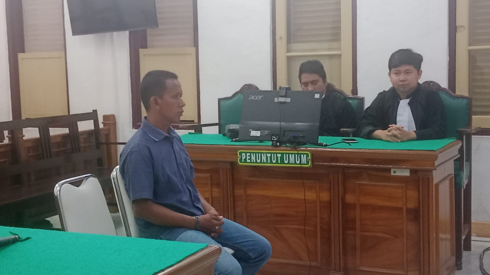 Mantan Kades Petuaran Hilir, Sugiono menjalani sidang putusan di Pengadilan Tipikor Medan, Rabu (20/8). (Agusman/Sumut Pos