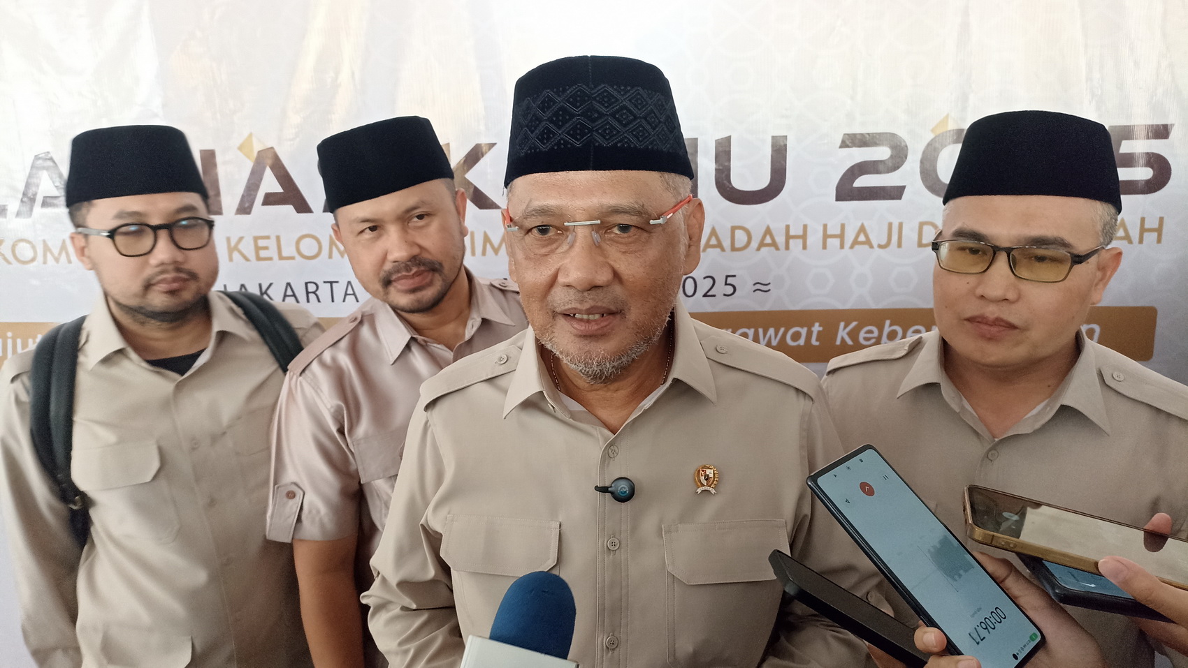 Kepala Badan Penyelenggara Haji (BPH) Mochammad Irfan Yusuf (dua dari kanan) di Silaturahmi Nasional Forum Komunikasi Kelompok Bimbingan Ibadah Haji dan Umrah di Asrama Haji Pondok Gede Jakarta.