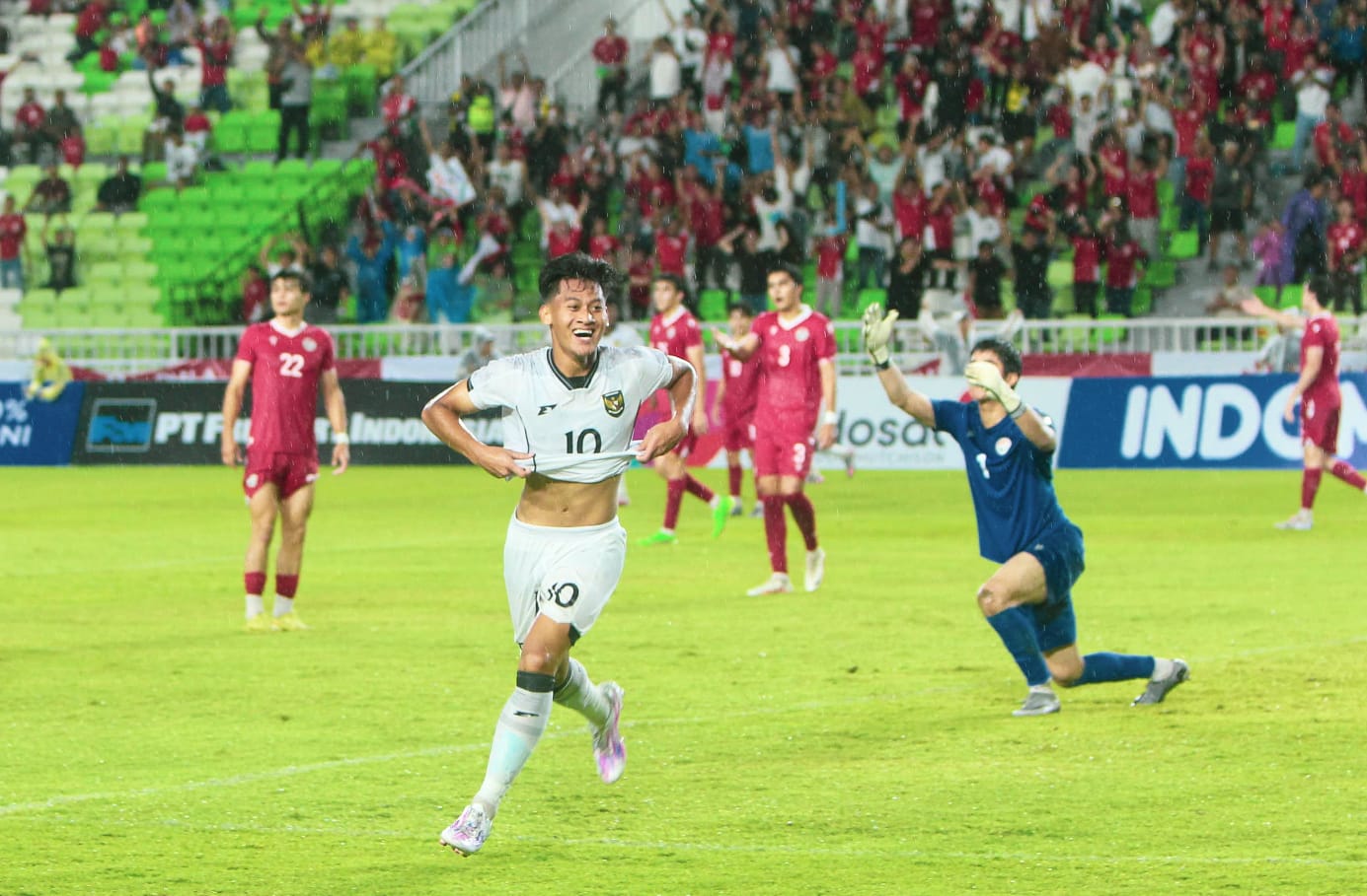 Timnas U-17 bermain imbang dengan skor 2-2 lawan Tajikistan U-17 pada pertandingan pertama Piala Kemerdekaan di Stadion Utama Sumatera Utara, Rabu (13/5/2025). (Triadi Wibowo)