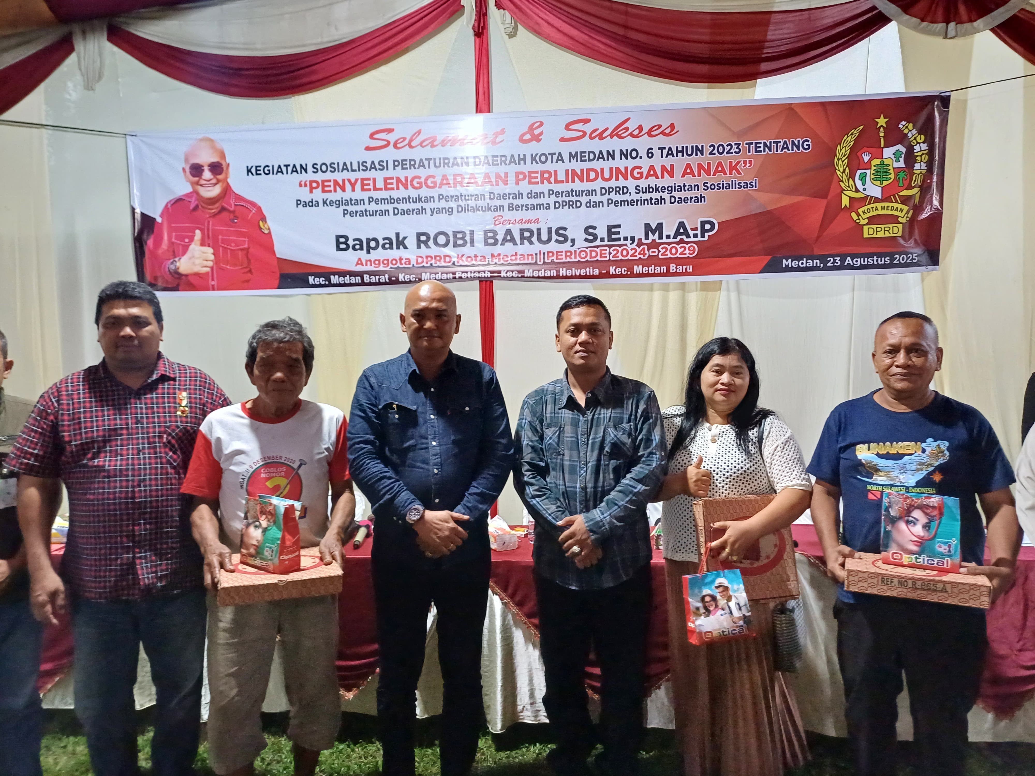 SOSPER: Ketua Fraksi PDI Perjuangan DPRD Medan, Robi Barus menggelar Sosialisasi Perda Kota Medan No.6 Tahun 2023 di Kecamatan Medan Baru, Sabtu (23/8/2025). (Dok: Markus Pasaribu/Sumut Pos)
