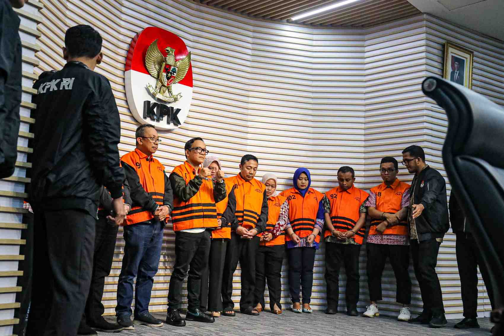 DITAHAN: IManuel Ebenezer dan beberapa tersangka kasus pemerasan sertifikasi K3 saat dipaparkan KPK. (SALMAN TOYIB/JAWA POS