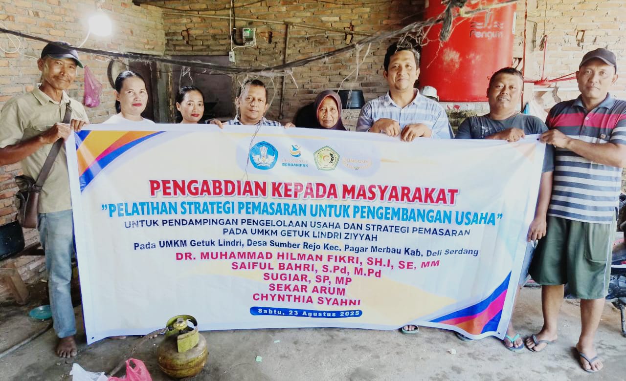 UMN AL-WASHLIYAH: Pelatihan strategi pemasaran untuk pengembangan usaha oleh Tim PKM UMN Al-Washliyah di Pagarmerbau. (Dok: Istimewa/Sumut Pos)
