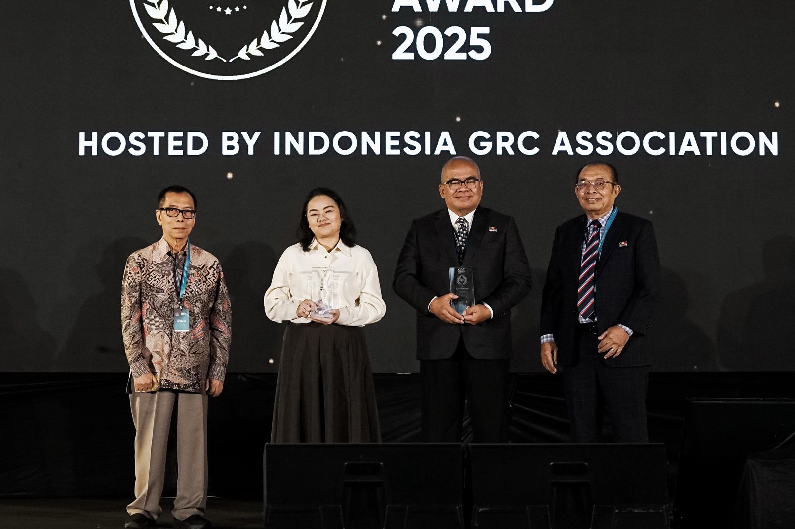 GRC: Komisaris Utama PGN, Amien Sunaryadi Dinaugerahi GRC Lifetime Achievement Award 2025. (Dok: PGN)