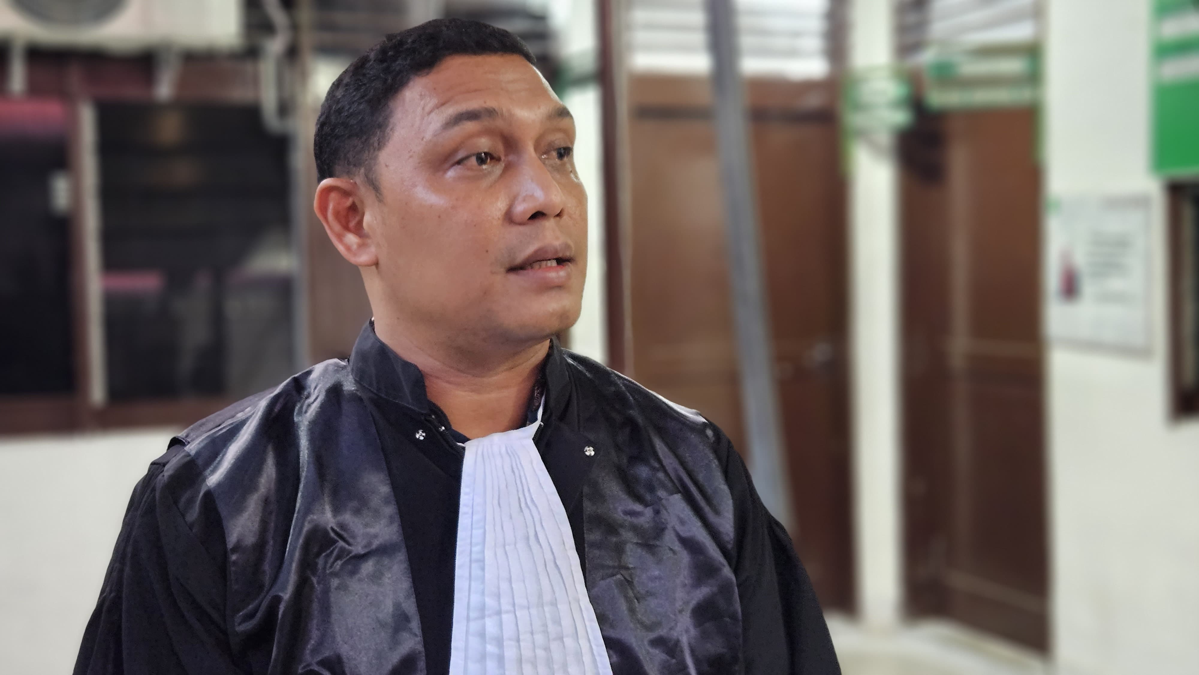 Tim kuasa hukum terdakwa Rahmadi, Thomas Tarigan memberikan keterangan usai persidangan, Selasa (26/8/2025) sore. (Dok: istimewa for Sumut Pos)