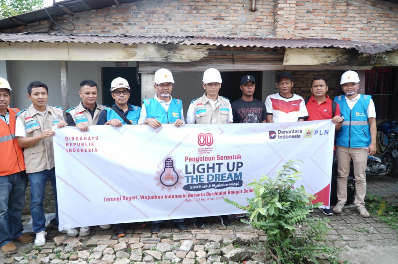 PLN: Jajaran PT PLN UP3 Pematangsiantar hadir di tengah masyarakat dalam melaksanakan program, Light Up The Dream. (Dok: PLN)