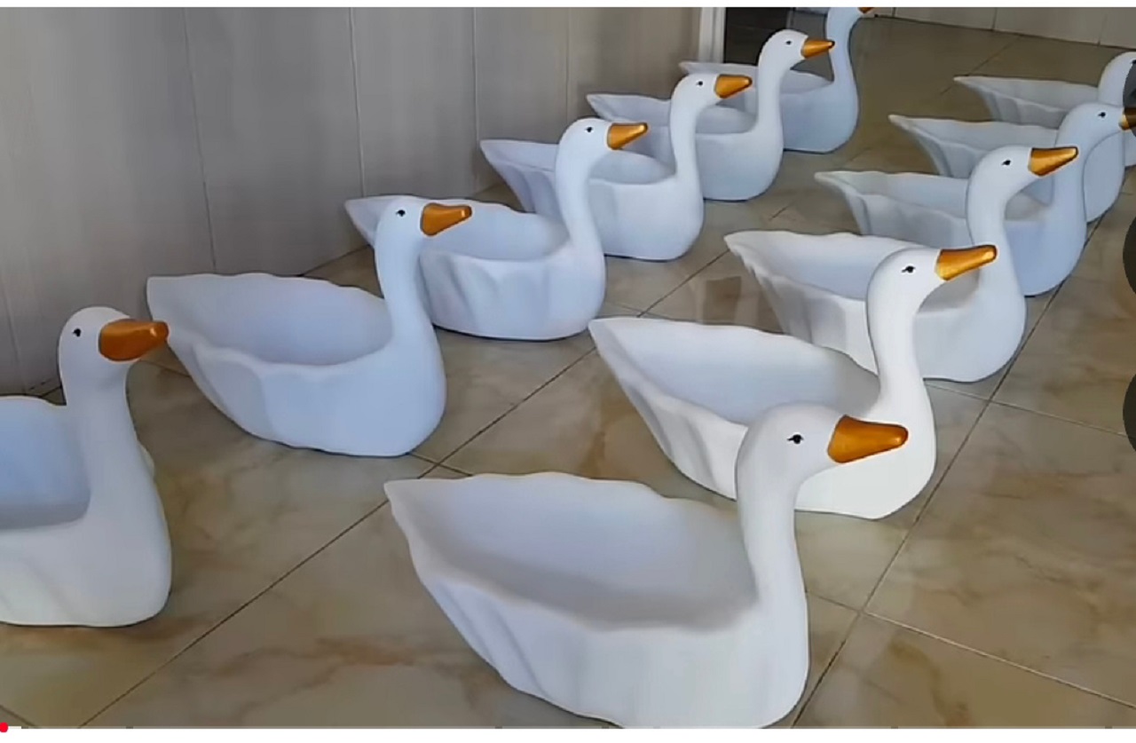 Pot bunga bentuk bebek (youtube Eddy&nbsp;Craft).