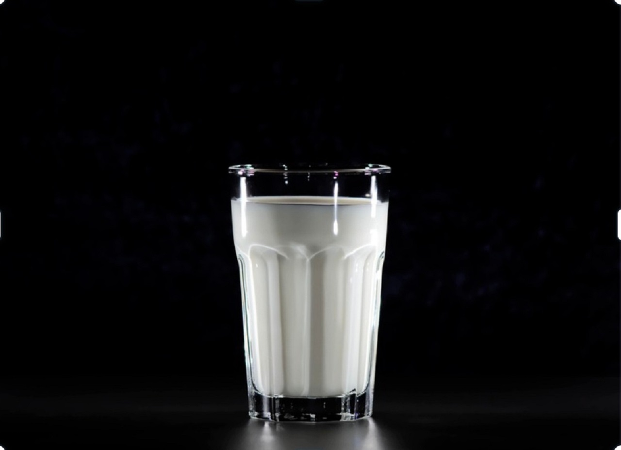 Minum susu saat malam memicu rasa ngantuk (Pixabay.com).