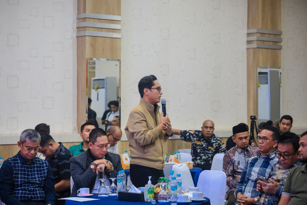 Wali Kota Medan Rico Waas koordinasi bersama unsur Forkopimda, Tokoh Lintas Agama, Tokoh Masyarakat dan Tokoh Pemuda di Balai Kota, Minggu (31/8/25) malam. (Kominfo Medan/Sumut Pos)