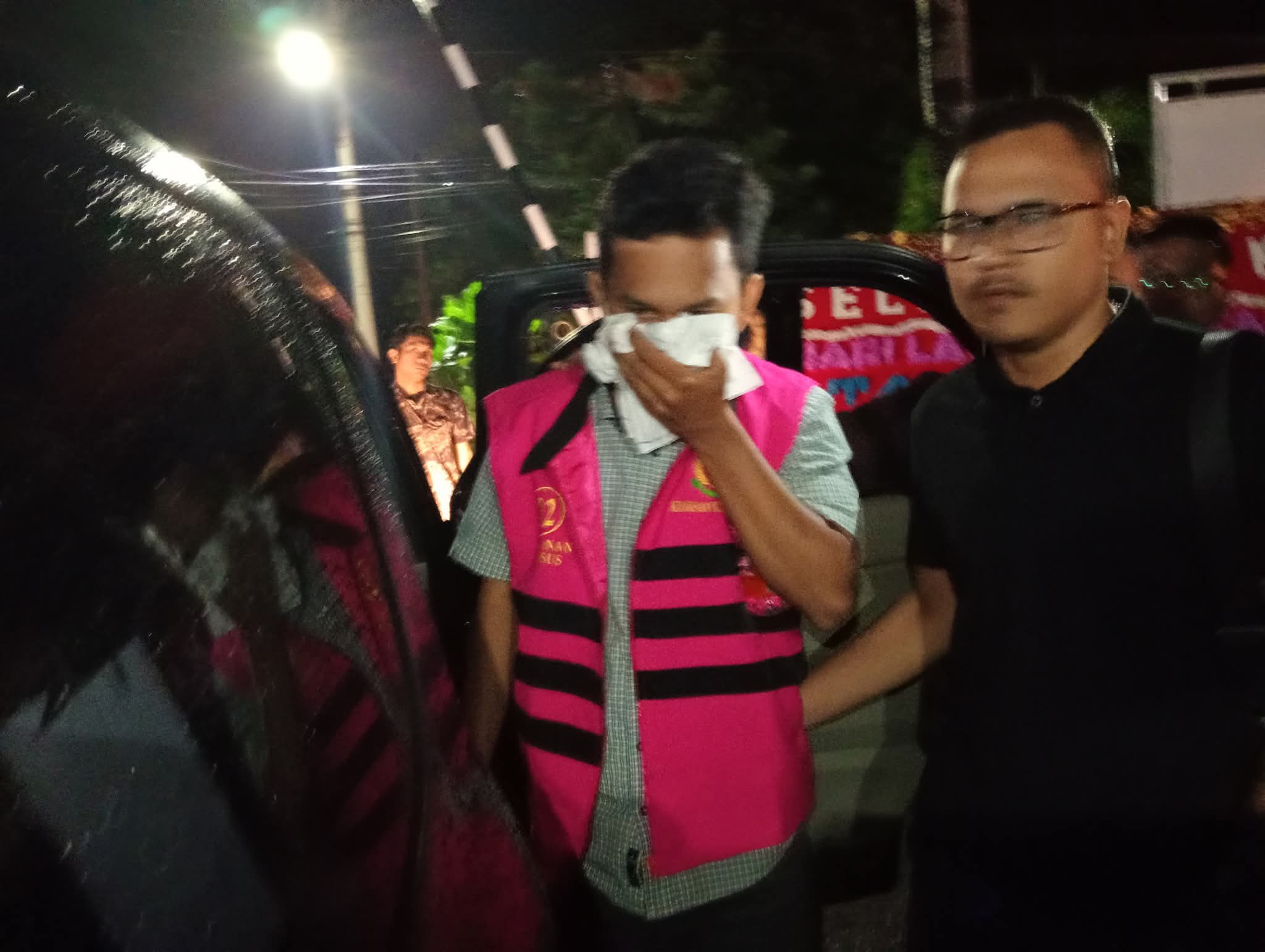 AMANKAN: Pegawai BRI Kisaran diamankan pihak Kejaksaan Negeri Asahan karena diduga terlibat korupsi. (Dok: istimewa)