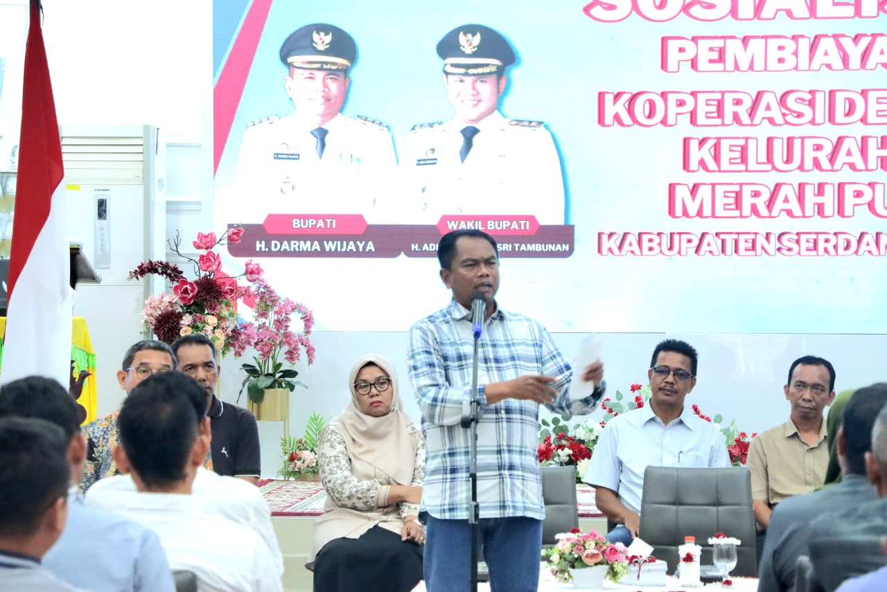 BUKA: Bupati Sergai, H Darma Wijaya saat membuka acara Sosialisasi Pembiayaan Koperasi Desa/Kelurahan Merah Putih di Aula Sultan Serdang, Kompleks Kantor Bupati Sergai, Sei Rampah, Senin (1/9/2025).