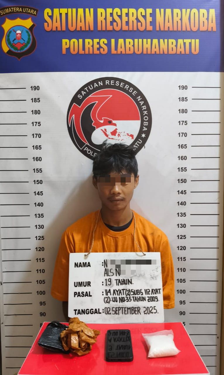 Tersangka NA saat diamankan. (FAJAR/SUMUTPOS)