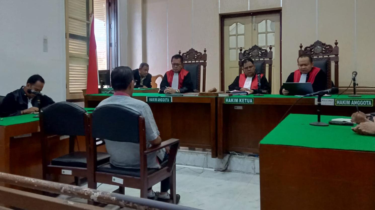 Mantan Kadis Kominfo Sumut, Ilyas Sitorus terdakwa kasus korupsi menjalani sidang putusan di Pengadilan Tipikor Medan, Kamis (4/9/2025). (Agusman/Sumut Pos)