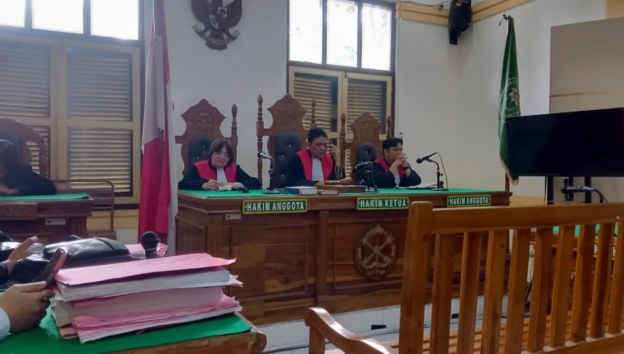 Majelis hakim PN Medan, membacakan putusan terhadap terdakwa kurir ekstasi secara virtual, Kamis (4/9/2025). (AGUSMAN/SUMUT POS)