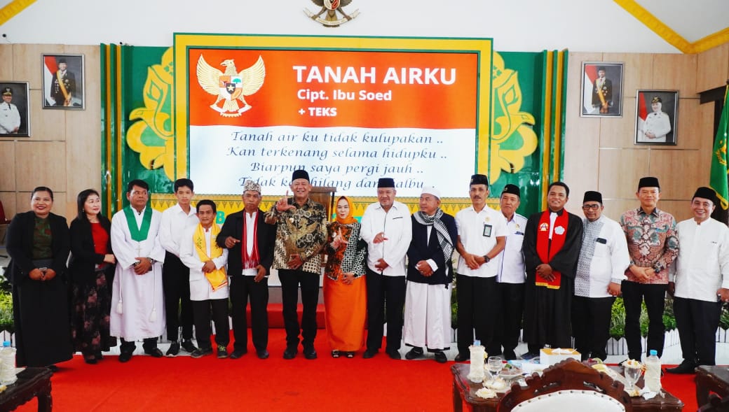 Foto bersama Bupati Langkat, Syah Afandin usai zikir dan doa bersama untuk negeri di Pendopo Jentera Malay, Stabat. (Diskominfo Langkat/Sumut Pos)