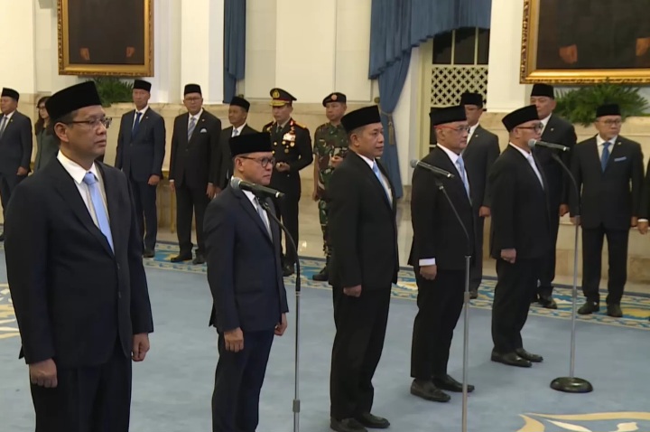 Para menteri kabinet Merah Putih saat dilantik di istana negara, Senin (8/9/2025). (Dok: jawa pos)
