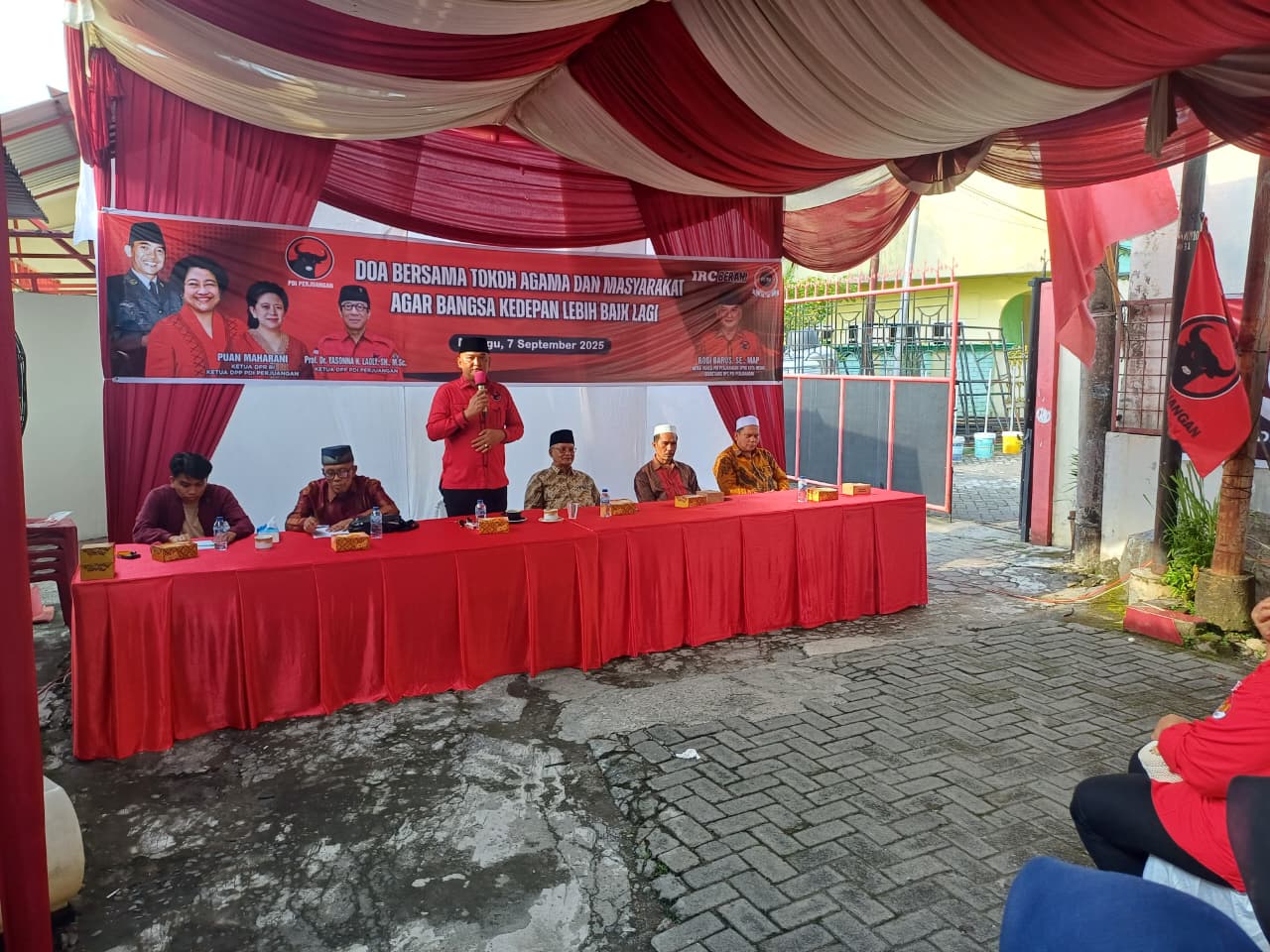 Robi Barus pada kegiatan doa bersama tokoh agama dan masyarakat di Jalan Laboratorium Medan, Minggu (7/9).