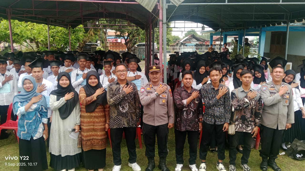 PAPARAN: Kasat Binmas Polres Tebingtinggi AKP BSM Tarigan mengingatkan mahasiswa dan mahasiswi STAIS Tebingtinggi untuk memahami bahaya narkoba dan keselamatan berlalulintas. (SOPIAN/SUMUT POS)