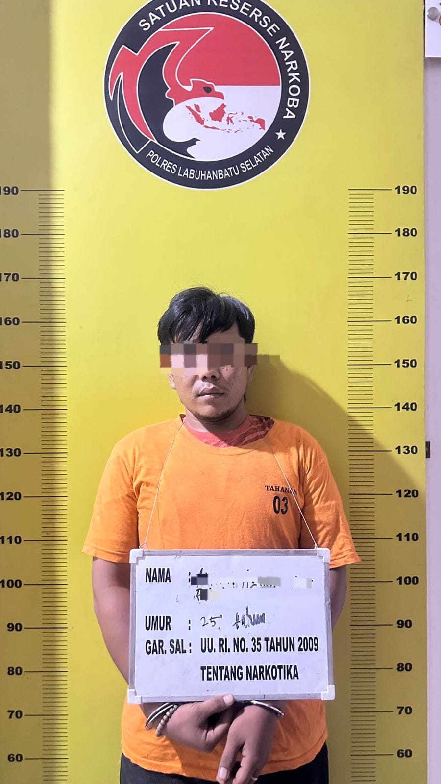 Salah satu tersangka saat diamankan. (KHAIRUDDIN/SUMUT POS)