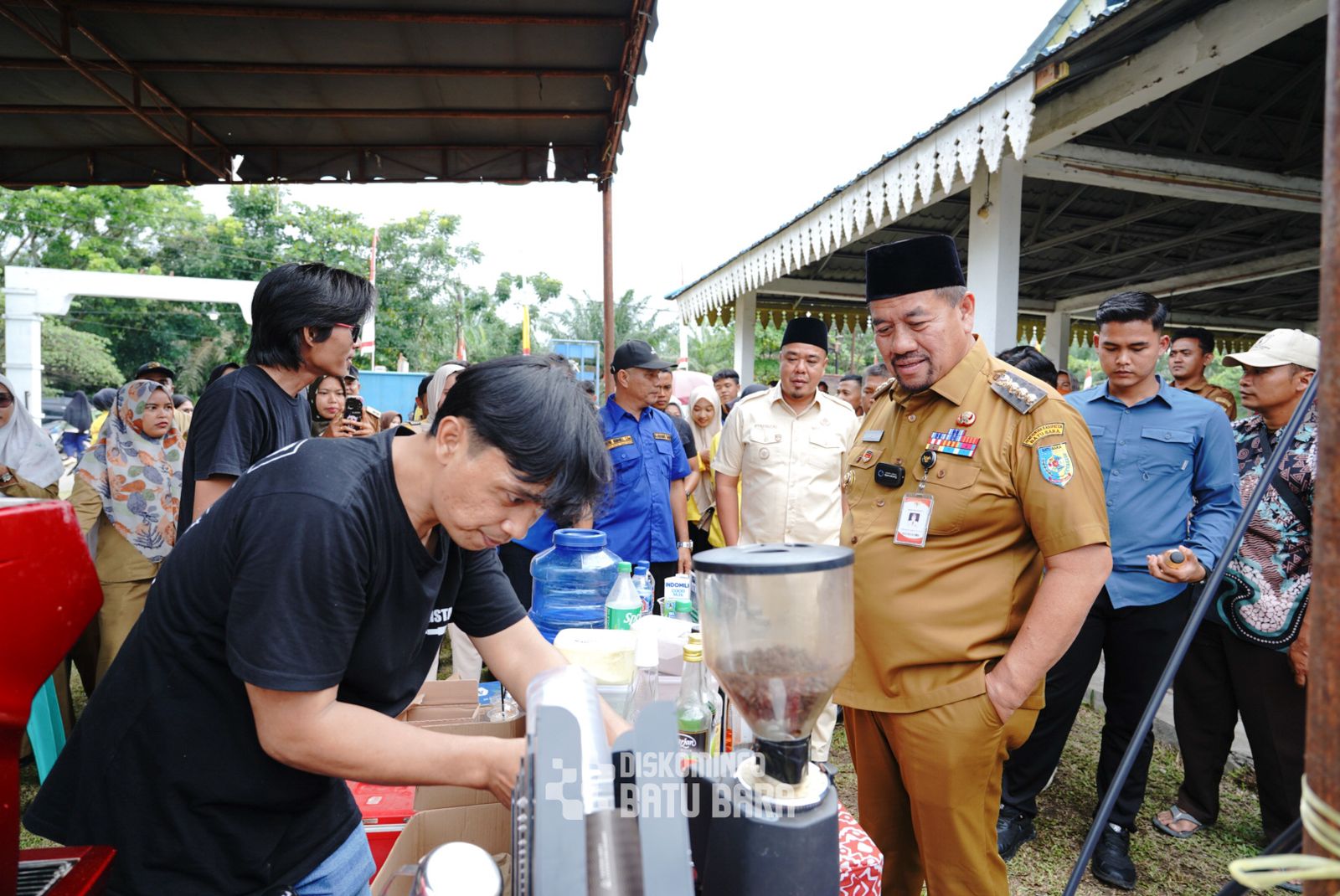 Bupati Batubara  H. Baharuddin Siagian, SH, M.Si bersama Wabup  Syafrizal, SE, M.AP saat  melakukan Medical Check Up (MCU) pada program  Berlayar di Kecamatan Datuk Tanah Datar, Selasa (9/9/2025).