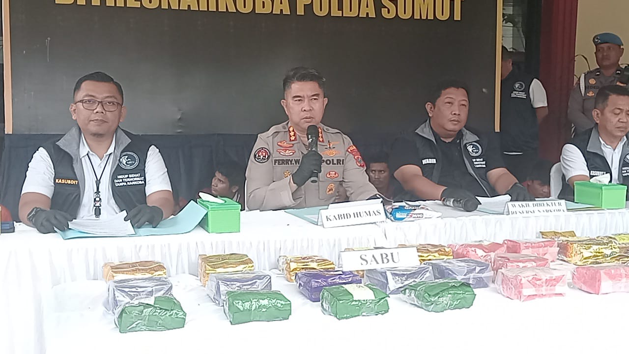 Ditresnarkoba Polda Sumut saat mengungkap kasus narkoba, di depan Gedung Ditresnarkoba, Kamis (11/9). (Sumut Pos/Dokumen Pribadi)