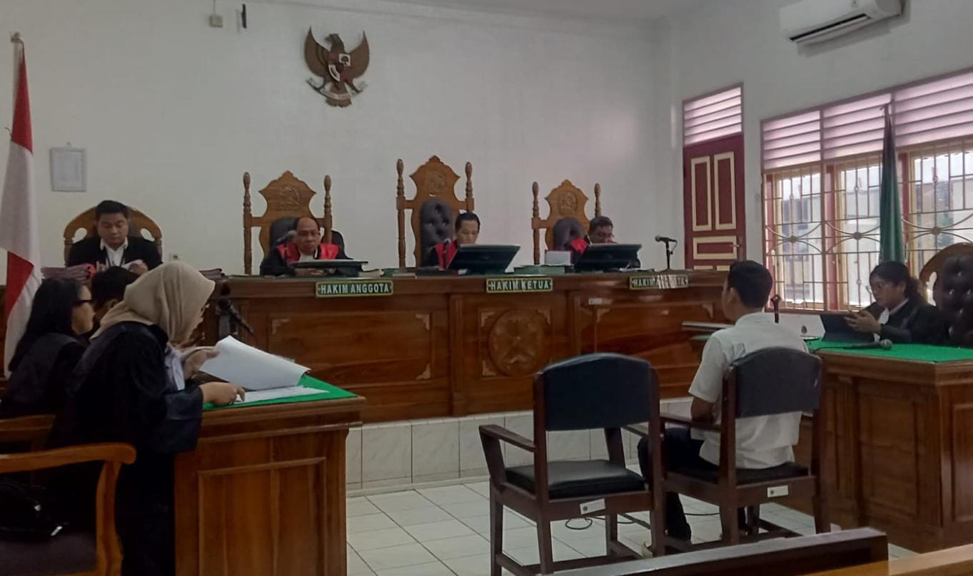 Terdakwa Stevanus Deo Bangun alias Evan saat menjalani persidangan di PN Medan. (Ist)