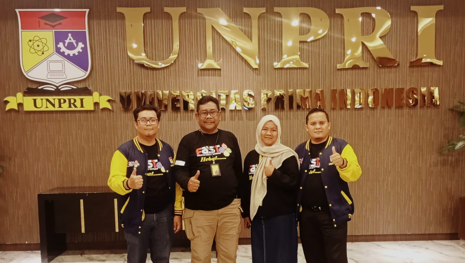 BERSAMA: Dekan Fast Unpri Prof Ir Bhakti Alamsyah MT PhD, bersama jajaran saat acara PKKMB, Sabtu (13/9/2025). (Dok: Deddi Mulia Purba/Sumut Pos)