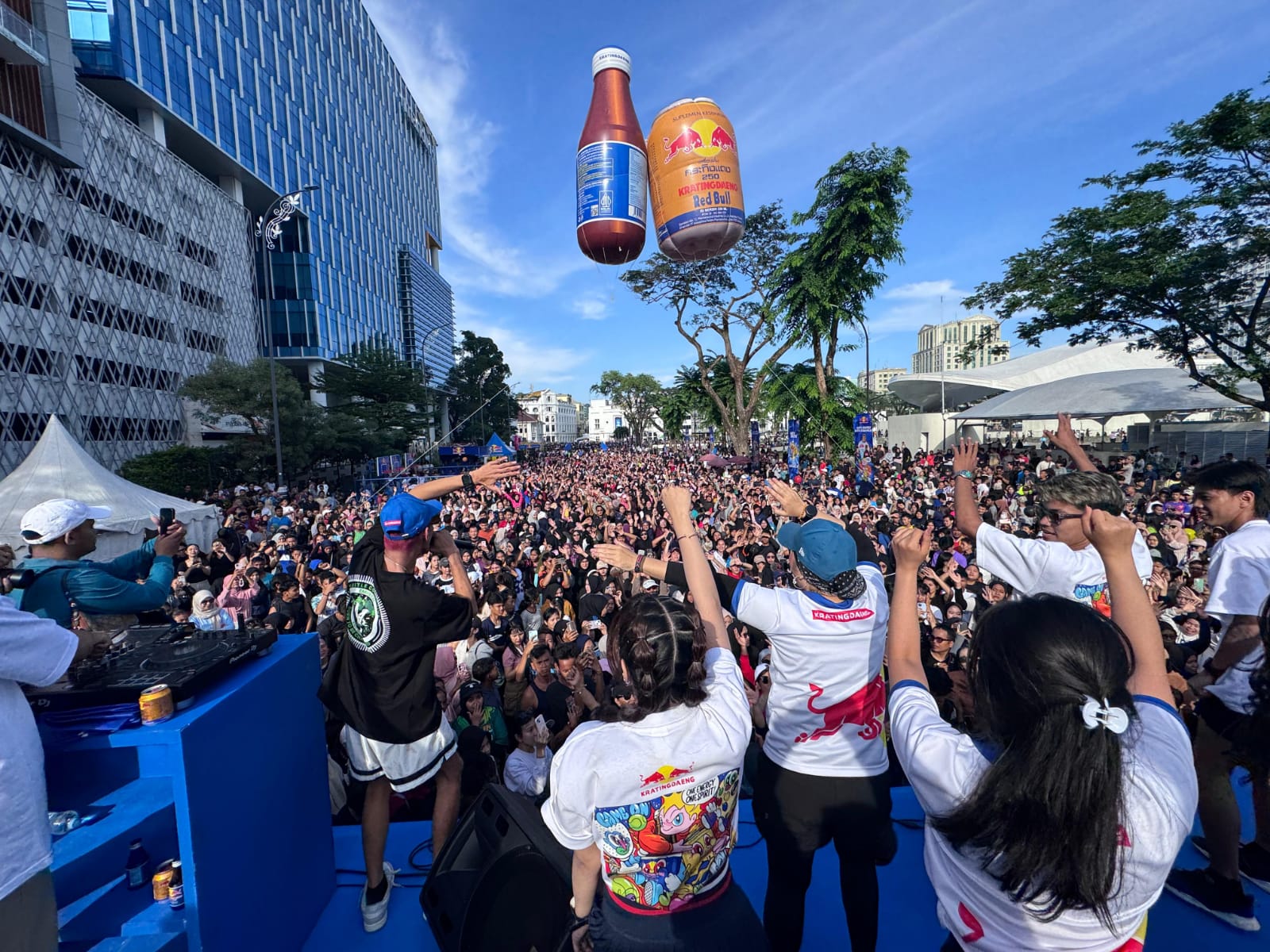 Bersama ikon lokal, Kampanye Nasional Kratingdaeng Hadir di Medan: &ldquo;Satu Energi, Satu Semangat&rdquo;