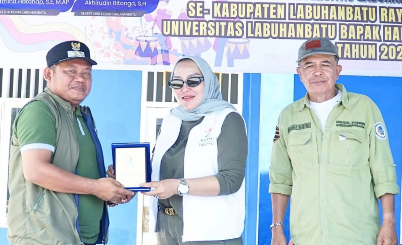 Wakil Bupati Labuhanbatu membuka  Festival Marching Band se Kabupaten Labuhanbatu Raya (FAJAR/SUMUT POS)