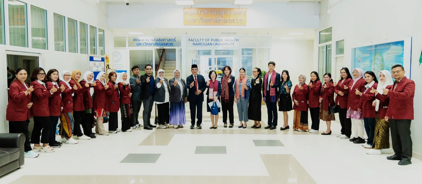 THAILAND: Prof Dr H Paul Sirait SKM MKes bersama delegasi Inkessu di Public Health Naresuan University Thailand. (ISTIMEWA/SUMUT POS)