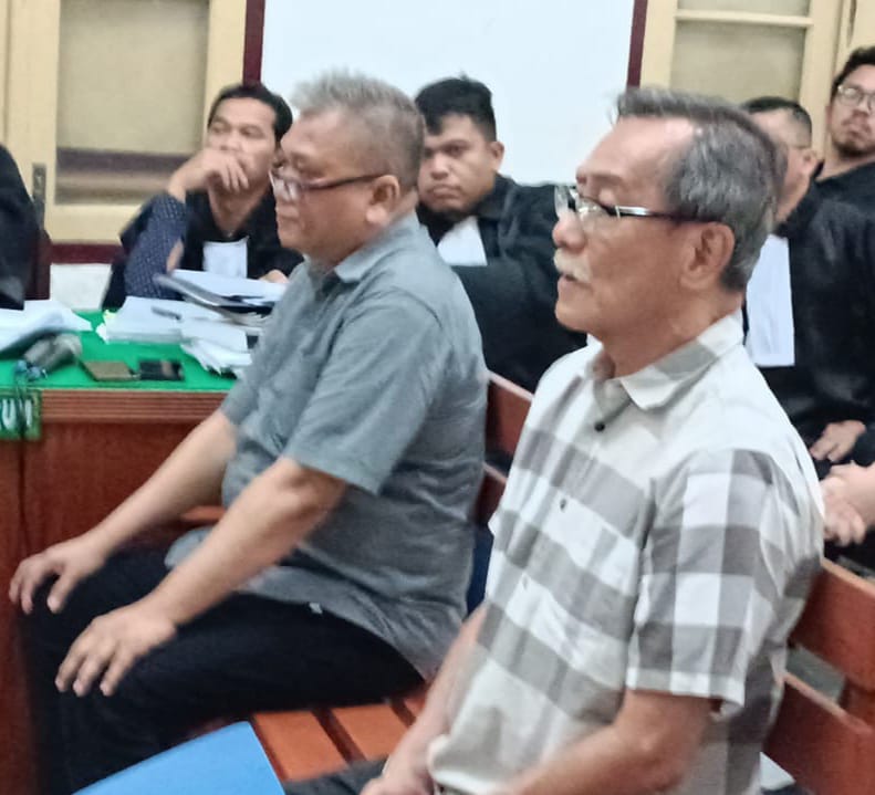 Kedua terdakwa korupsi di BNI Cabang Medan, saat menjalani sidang di Pengadilan Tipikor Medan. (Ist)