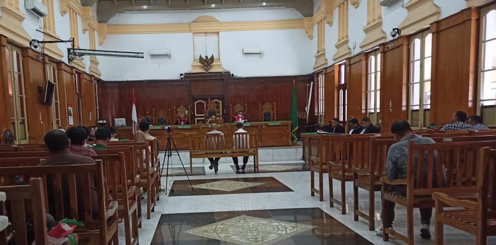 Dua terdakwa korupsi proyek Pelaksanaan Jalan Nasional (PJN) Wilayah I Medan, menjalani sidang dakwaan di Pengadilan Tipikor Medan, Rabu (17/9/2025). (Agusman/Sumut Pos)