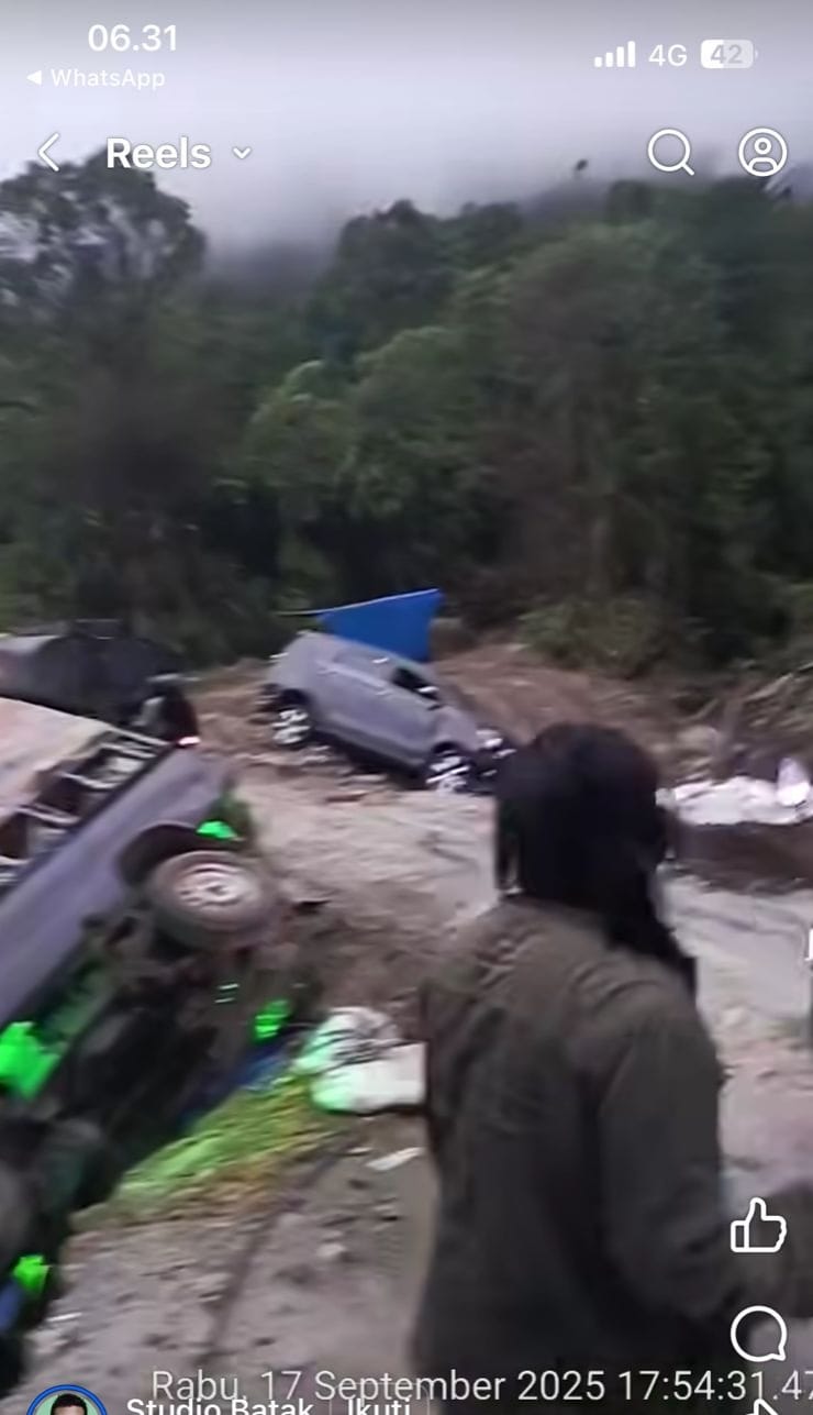 KECELAKAAN:  Tabrakan beruntun di lintasan jalan nasional Sidikalang-Medan tepatnya di hutan Lae Pondom, Kecamatan Sumbul melibatkan 3 kenderaan, Rabu (17/9/2025). (istimewa/Sumut Pos)