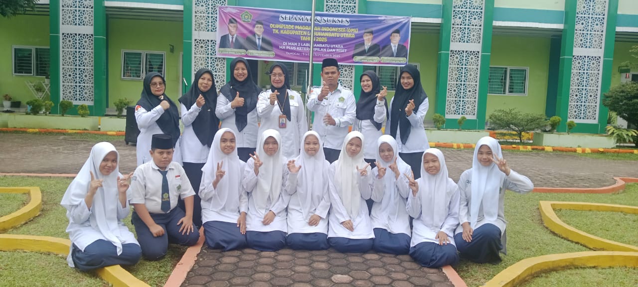 BERSAMA: Guru dan siswa MTSN 2 Labuhanbatu Utara berfoto bersama. (Dok: istimewa for Sumut Pos)