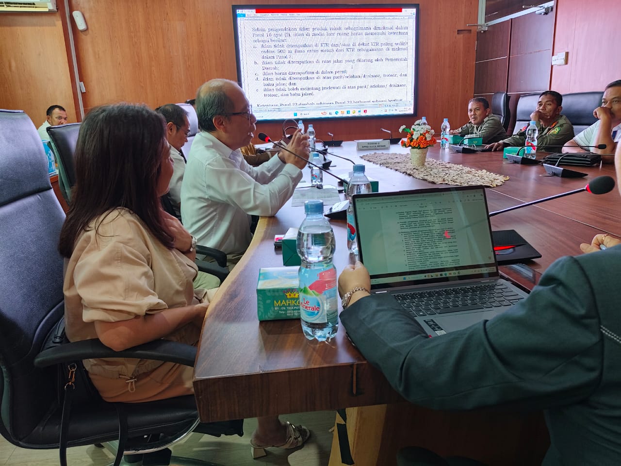RDPU bersama Pasus Raperda KTR DPRD Medan, Senin&nbsp;(22/9/2025).