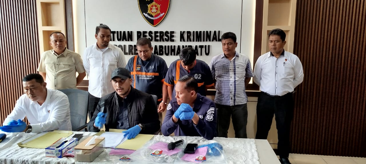 Polres Labuhanbatu melalukan konfrensi pers kasus penggeroyokan debtcolector yang viral di Labuhanbatu (FAJAR/SUMUT POS)